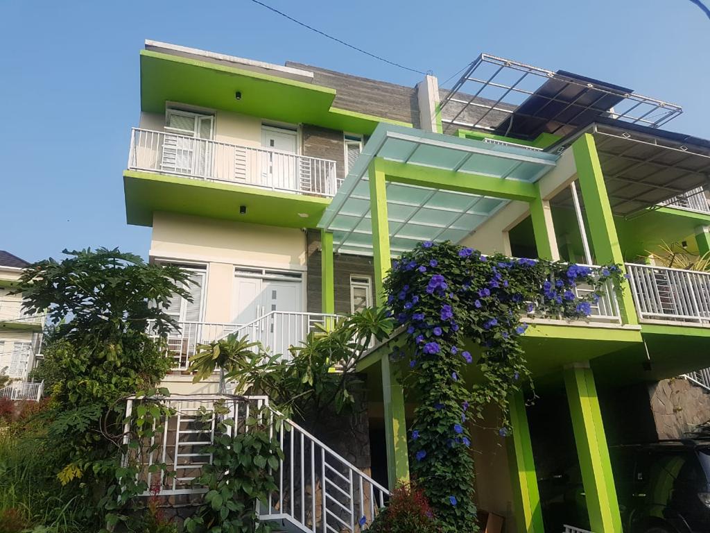 Main property image